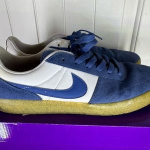 Nike SB low shoes mens US 11.5.